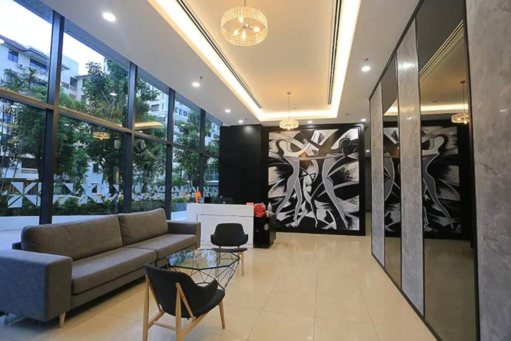 Apartment Unlisted T2708